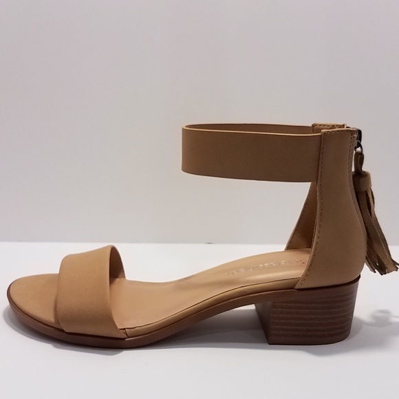 Closing closet sale New Tan sandals - Picture 2 of 4